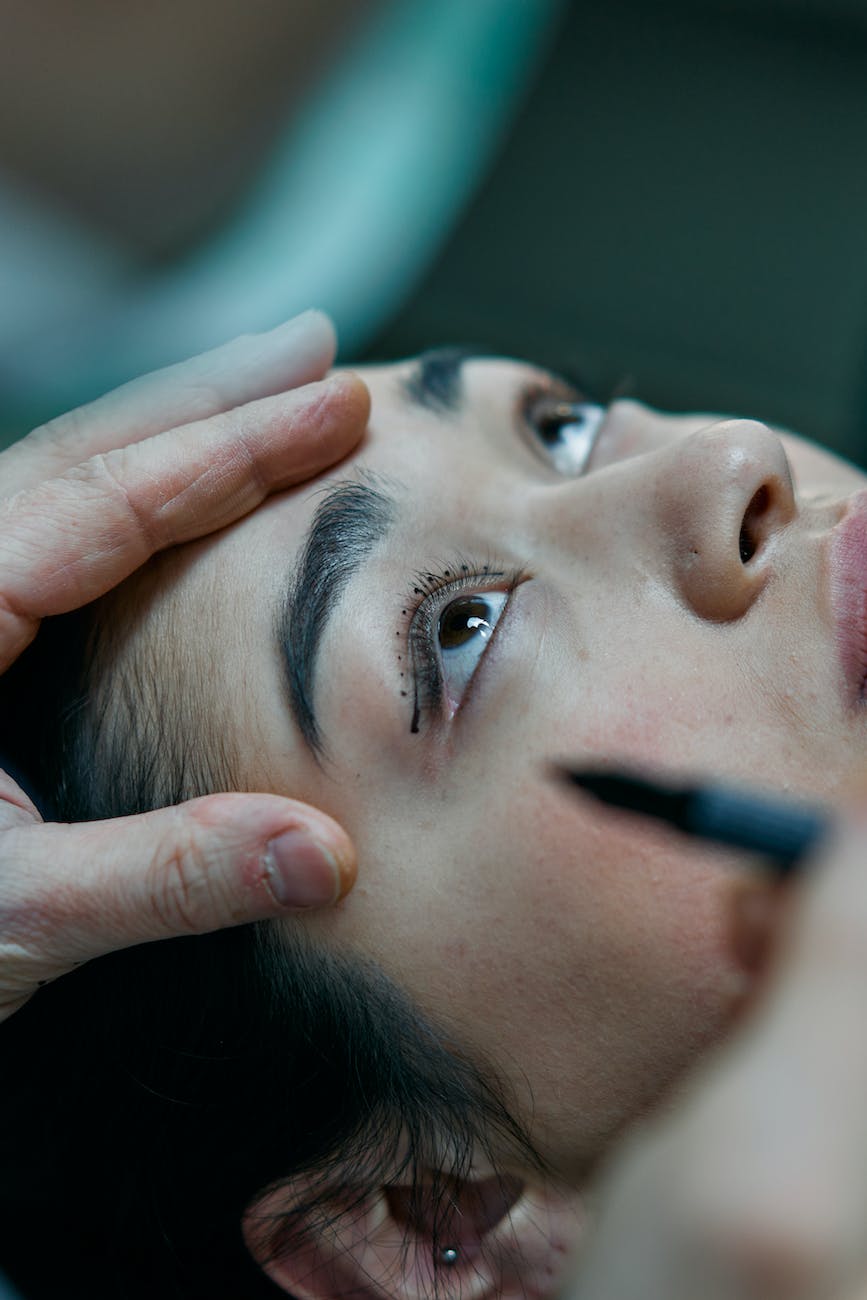 Who’s the best doctor for a tummy tuck or eyelid surgery? The latest review doesn’t actually say