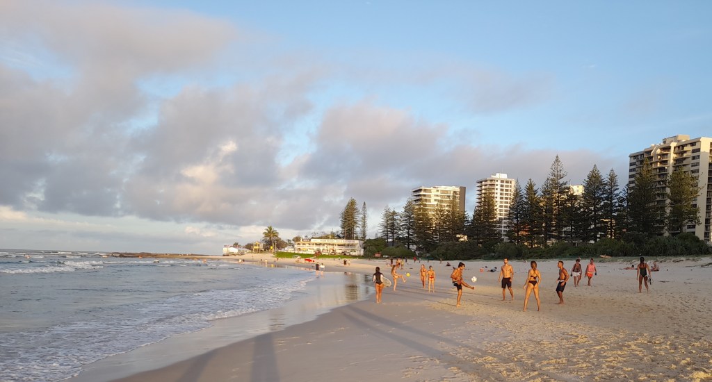 Strengthening Australia’s smoke and vape-free beach culture (north, and south, of the border)